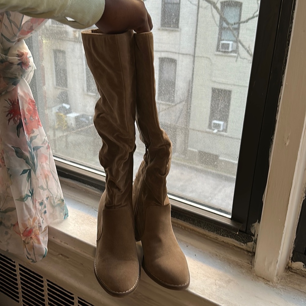 Universal Thread beige boot